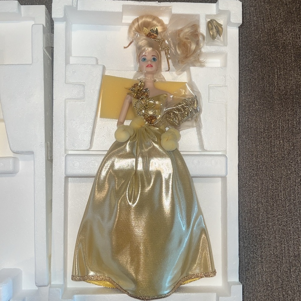 THE GOLD SENSATION- The Gold and Silver Porcelin Barbie Set